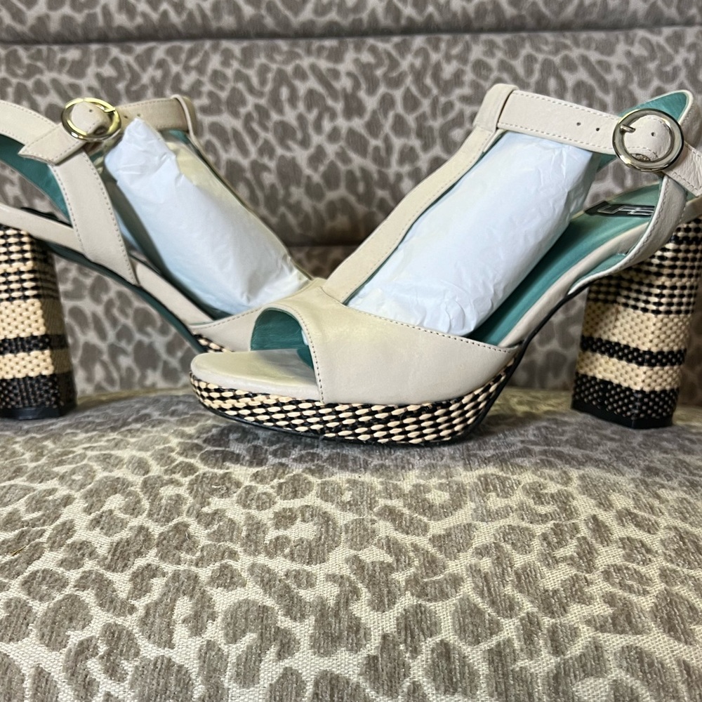Shoes - Picture 3 of 7